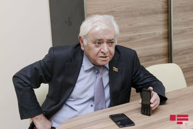 Aqil Abbas: “İki aydır dədən səni görmür, iki ay da sən dədəni görmə” - MÜSAHİBƏ