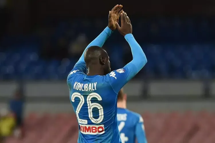 Daha iddialı klubda oynamaq istəyir – “Napoli”nin müdafiəçisi