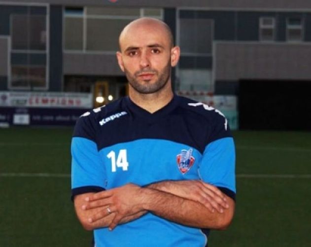 Millimizin sabiq futbolçusu ev tikib satır