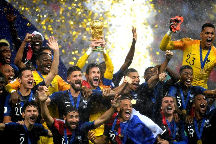 Dünya çempionlarının üç medalı satıldı