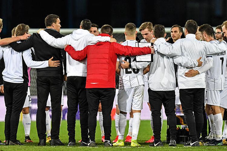 Bundesliqa klubunun liderliyi əlindən alındı - koronavirusa görə