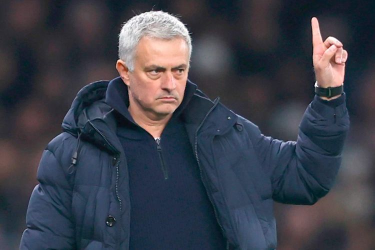 Mourinyonu cəzalandırdı - UEFA