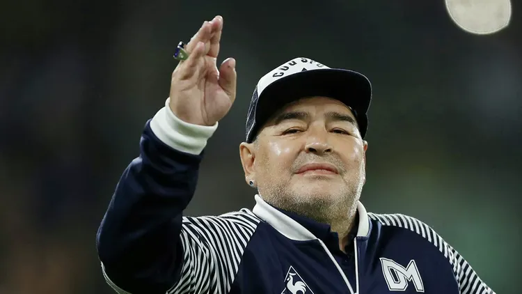Dieqo Maradona öldü