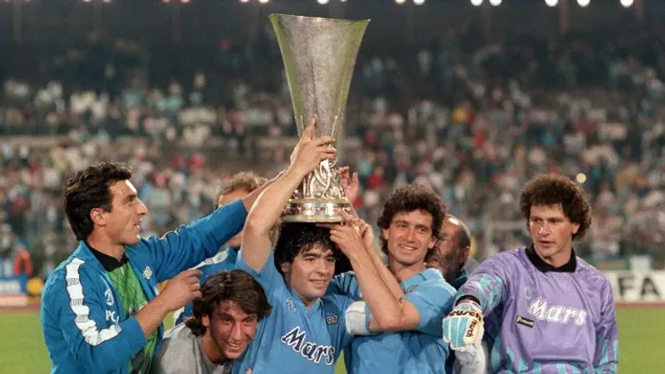 Neapol stadionuna adı verilə bilər - Maradonanın