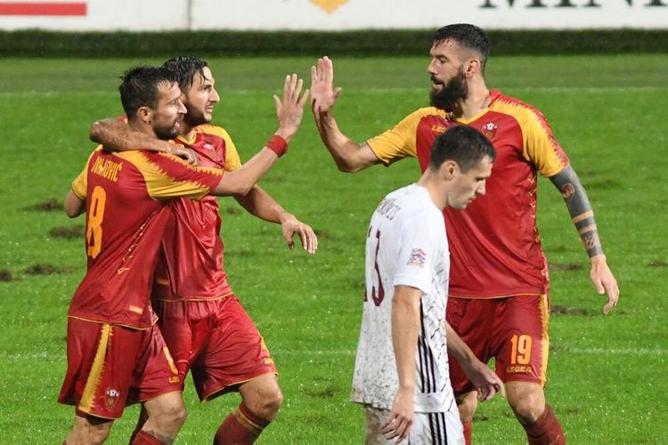 Millimiz bərbad meydançada oynayacaq - monteneqrolu futbolçuların narazılığı