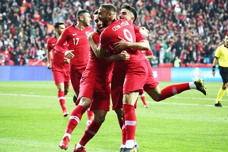 Türkiyə evdə uduzdu, İspaniya məğlubiyyətdən son anda qaçdı - YENİLƏNİB