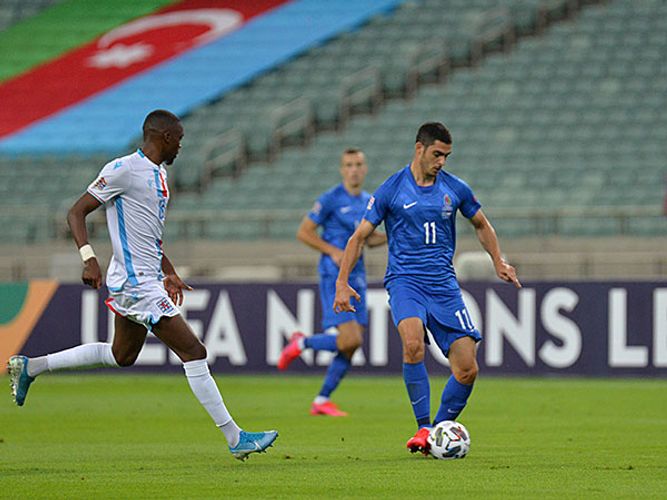 Qırmızı, avtoqol, penalti – üç qollu oyun