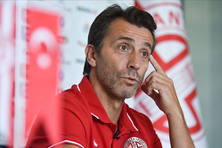 Bülənt Qorxmaz istefa verdi - icazəsiz hücumçu alındığı üçün