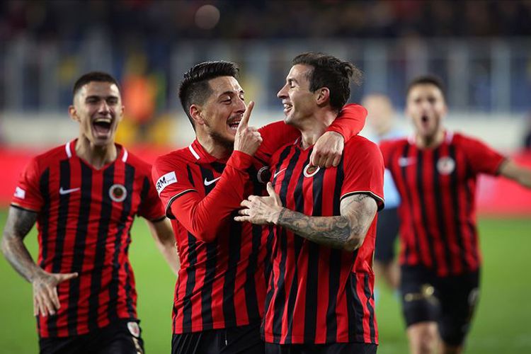 Super Liqanın daha bir klubunda koronavirus - bu dəfə futbolçu