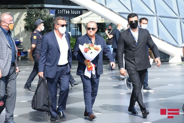 "Qalatasaray" gül-çiçəklə qarşılandı - FOTOSESSİYA