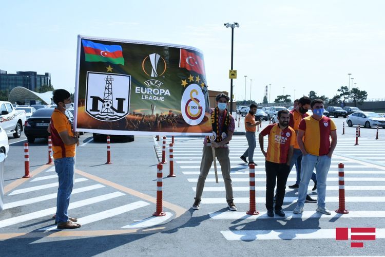 "Qalatasaray" gül-çiçəklə qarşılandı - FOTOSESSİYA