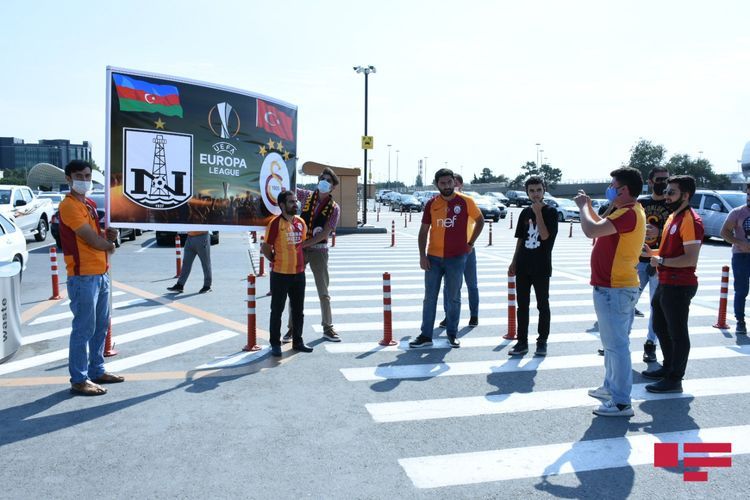 "Qalatasaray" gül-çiçəklə qarşılandı - FOTOSESSİYA