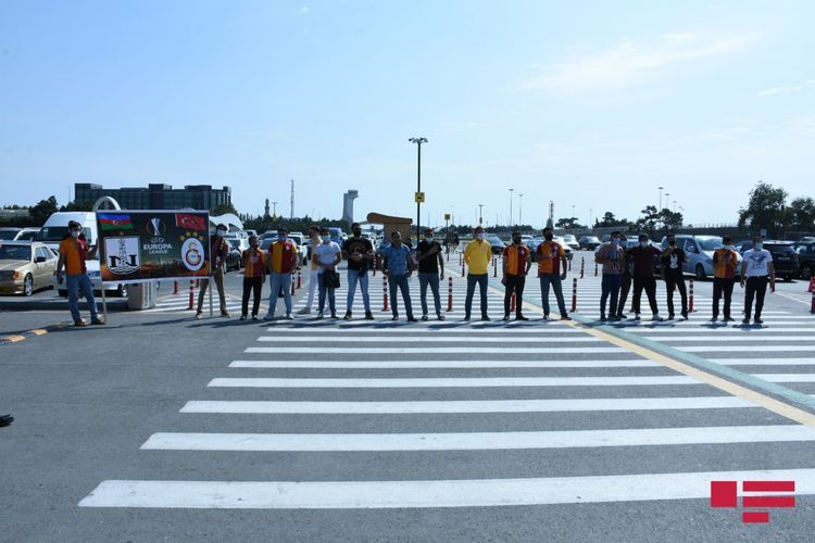 "Qalatasaray" gül-çiçəklə qarşılandı - FOTOSESSİYA