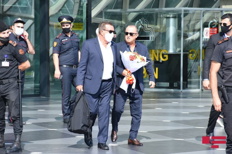 "Qalatasaray" gül-çiçəklə qarşılandı - FOTOSESSİYA