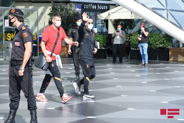 "Qalatasaray" gül-çiçəklə qarşılandı - FOTOSESSİYA
