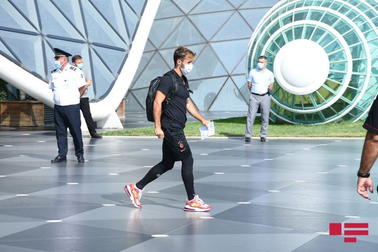 "Qalatasaray" gül-çiçəklə qarşılandı - FOTOSESSİYA