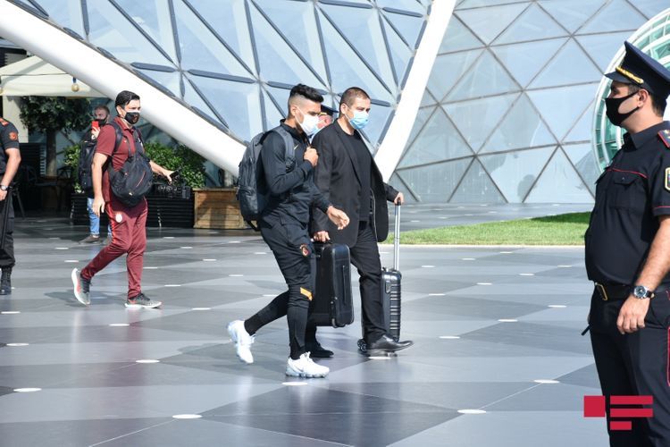"Qalatasaray" gül-çiçəklə qarşılandı - FOTOSESSİYA