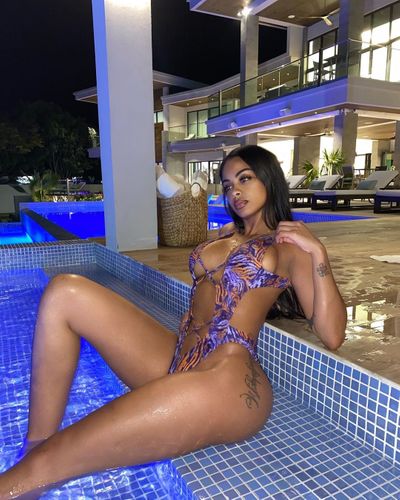Futbolçuları “əlcək” kimi dəyişən model - FOTOSESSİYA