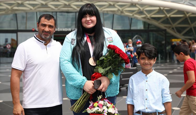 Olimpiadada bürünc medal qazanan cüdoçumuz Bakıya qayıtdı - FOTOSESSİYA