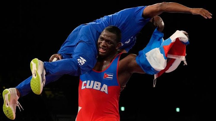 “O, əsl ayıdır” – tarix yazan güləşçinin motivasiya mənbəyi