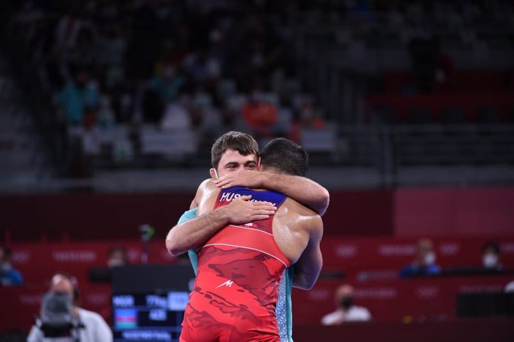 Güləşçimiz erməniyə yerini göstərdi - FOTOSESSİYA