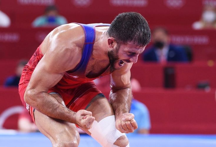 Güləşçimiz erməniyə yerini göstərdi - FOTOSESSİYA