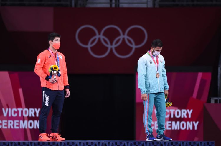 Rafiq Hüseynov fəxri kürsüdə - FOTOSESSİYA