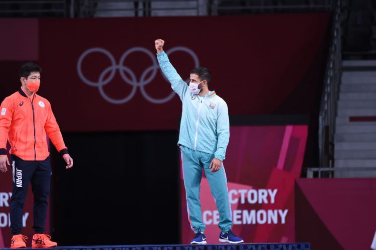 Rafiq Hüseynov fəxri kürsüdə - FOTOSESSİYA