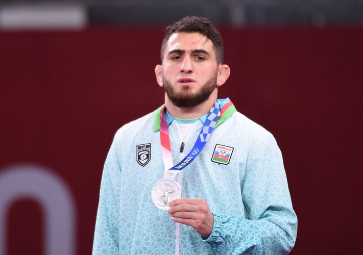 Hacı Əliyev fəxri kürsüdə - FOTOSESSİYA