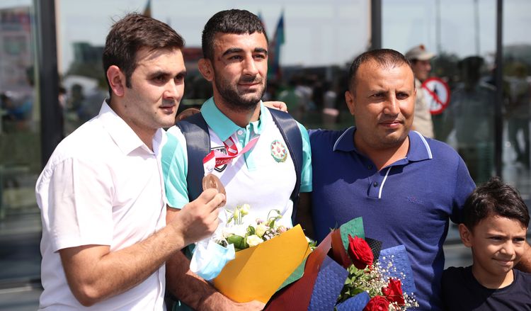 Tokioda böyük uğura imza atan paracüdoçularımız Bakıda - FOTOSESSİYA