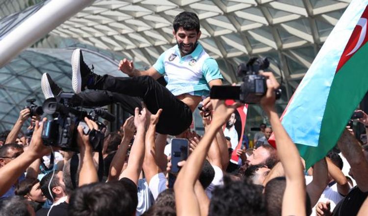 Tokioda böyük uğura imza atan paracüdoçularımız Bakıda - FOTOSESSİYA