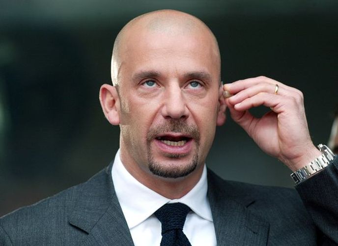 Vialli klub prezidenti olur