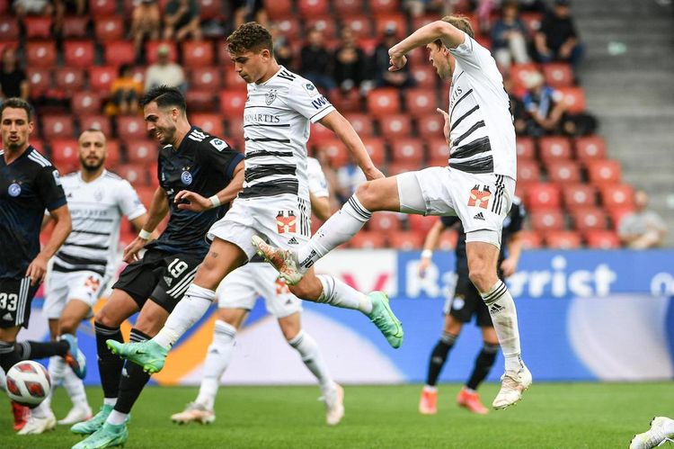Baş məşqçi ilə futbolçu arasında mübahisə - “Qarabağ”ın oyununda qalmaqal yaşanıb