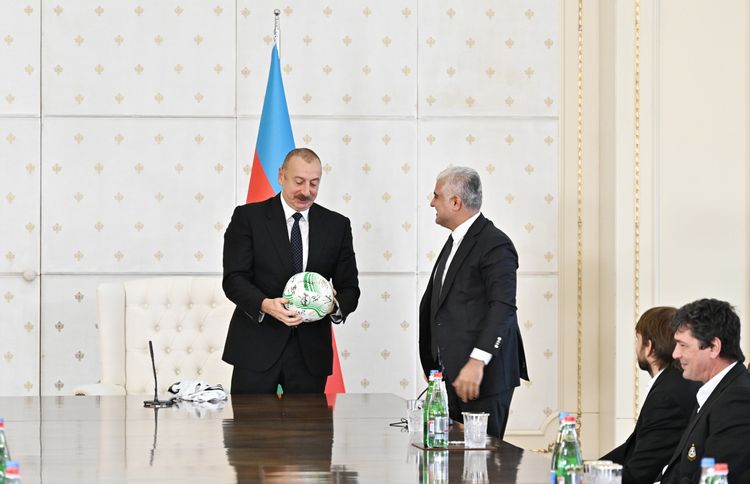 Prezident İlham Əliyev "Qarabağ"ın üzvlərini qəbul edib - FOTOSESSİYA