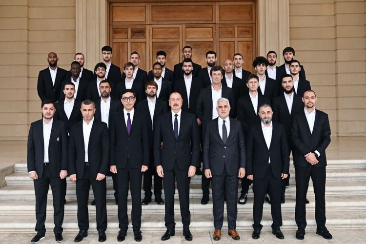 Dövlət başçısı: “İstərdim ki, bizim digər futbol klublarımız “Qarabağ”ın yolu ilə getsin”