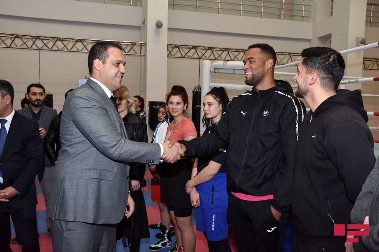 Umar Kremlyov azərbaycanlı boksçularla görüşdü - FOTOSESSİYA