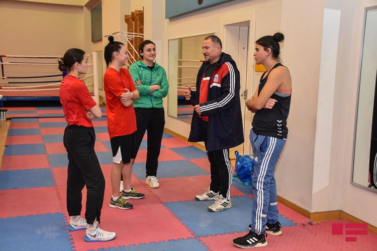 Umar Kremlyov azərbaycanlı boksçularla görüşdü - FOTOSESSİYA