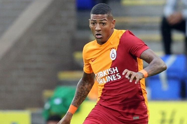 “Qalatasaray”dan gedəcək ilk futbolçu