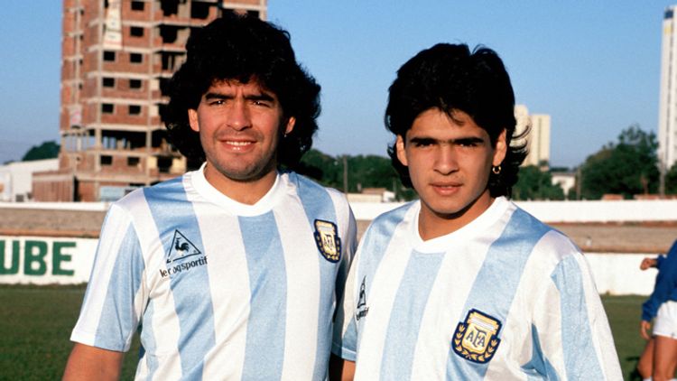 Maradona öldü