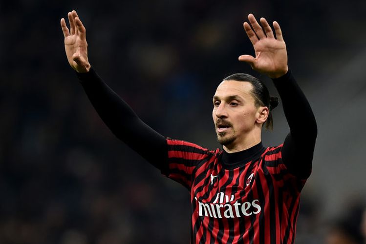 Mini yarıladı - Zlatan
