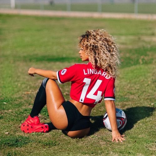 Futbolçunu “ehtiyat”a göndərdi - FOTOSESSİYA