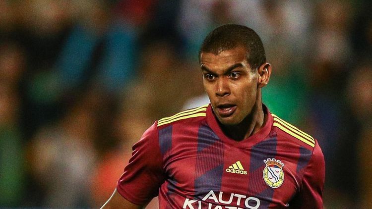 Meydanda ürəktutma keçirən futbolçu öldü – 24 yaşında