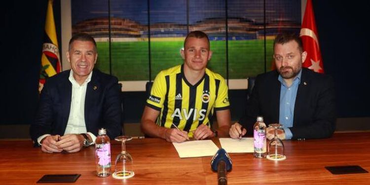 Transferini rəsmiləşdirdi - “Fənərbaxça”