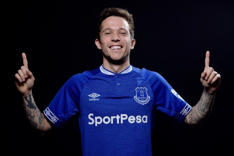 “Everton” braziliyalı futbolçusunu satır – 9 milyona