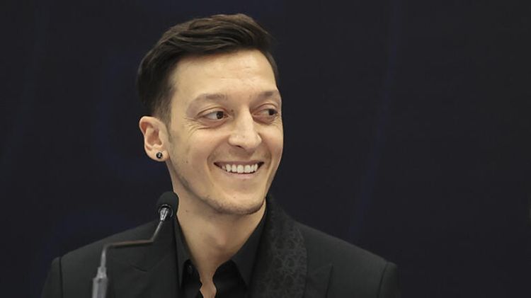 “Azərbaycana getmək istəyərəm” – Məsut Özil