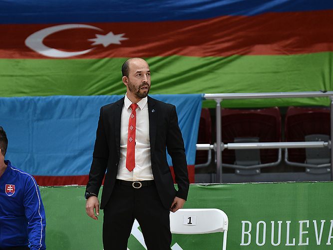 “Hakim idarəçiliyindən narazı qaldım” – slovakiyalı baş məşqçisi