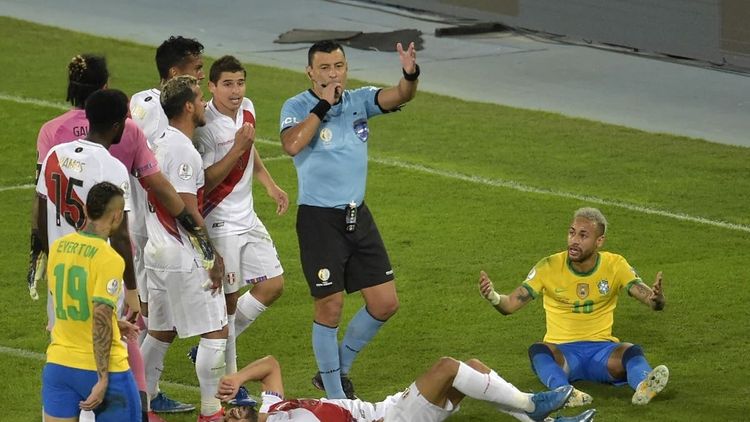 “Yarımfinalın hakimi bu qədər təkəbbürlü davrana bilməz” – Neymar şikayətləndi