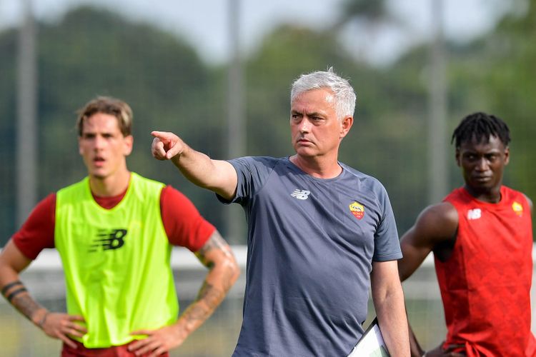 5 futbolçunu məşqə buraxmadı – Mourinyo