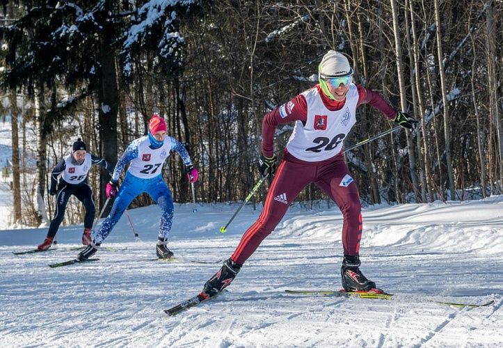 Pərəstişkarı tanış olmaq istədi - digəri onu döydü