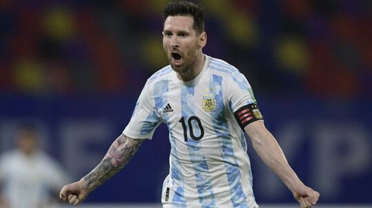 Klozeni keçdi, Peleyə yaxınlaşdı - Messi